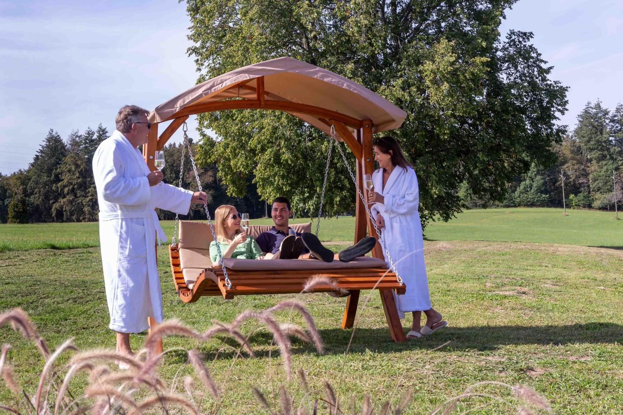 Wellnesshotel Sonnenhof & Sonnhalde Илинген-Биркендорф Экстерьер фото